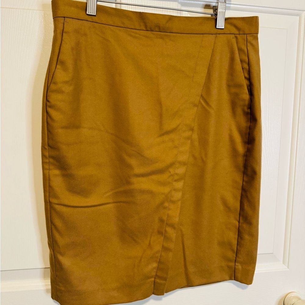 Banana Republic Tan Pencil Skirt size 8 pre-loved